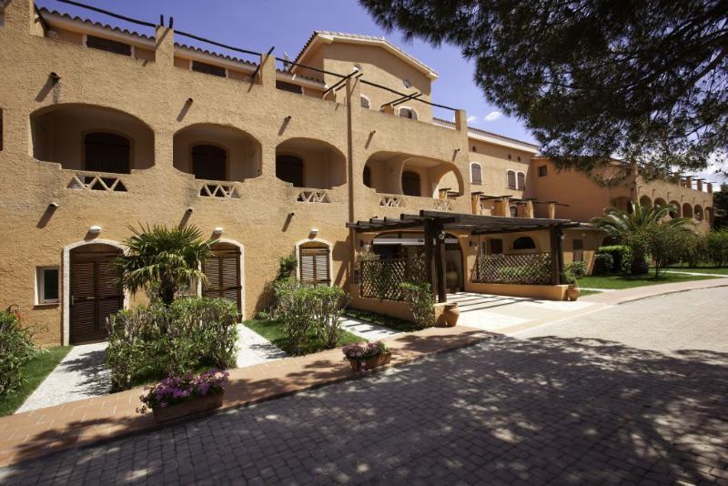 Blu Laconia Village Hotel 4*