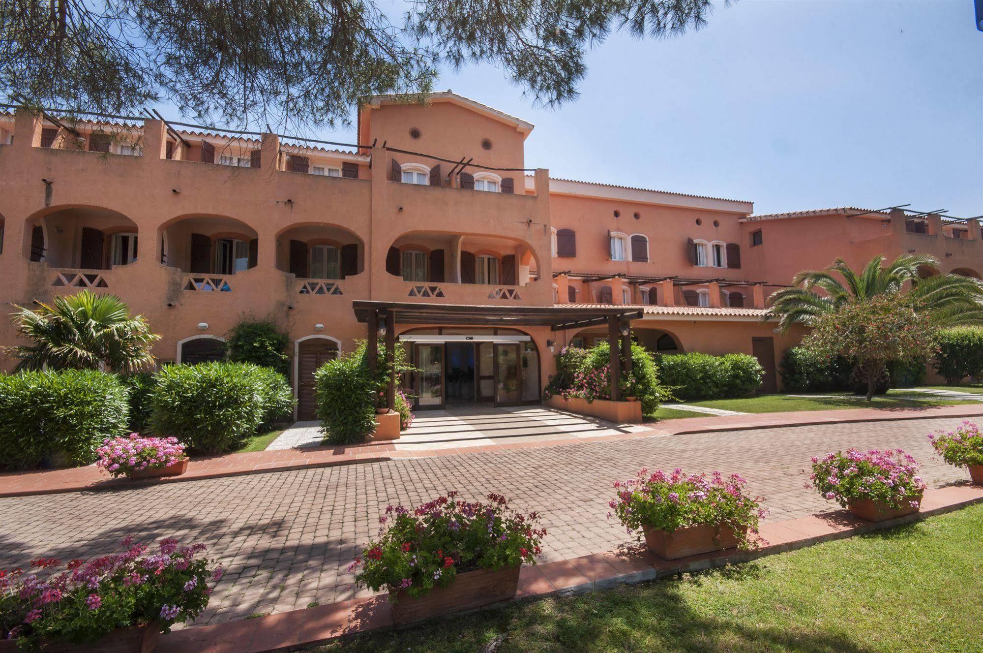 Hotel Blu Laconia Village 4*