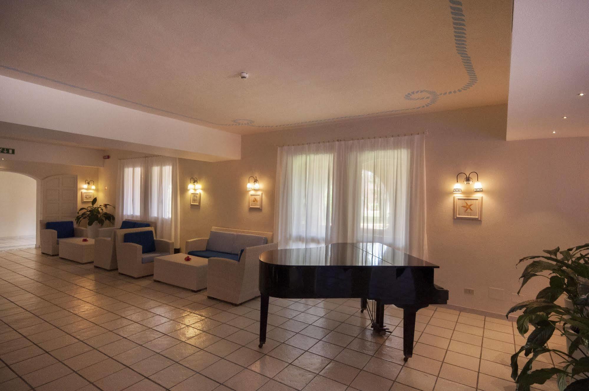 Hotel Blu Laconia Village 4*